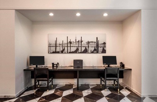 Little Italy House | Enjoy a peaceful downtown stay
