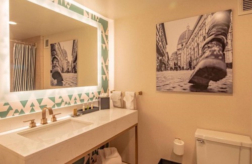 Little Italy House | Enjoy a peaceful downtown stay