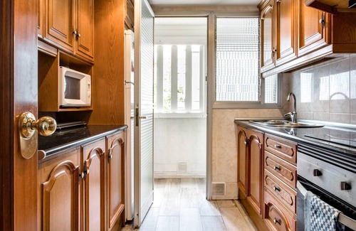 L'Hospitalet de Llobregat Apartment | Enjoy a peaceful escape from the hustle and bustle of the city center in this thoughtfully designed apartment.