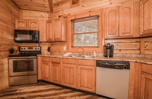 Cosby Cabin | Enjoy a Private Indoor Heated Pool Cabin 3 Minutes From the National Park
