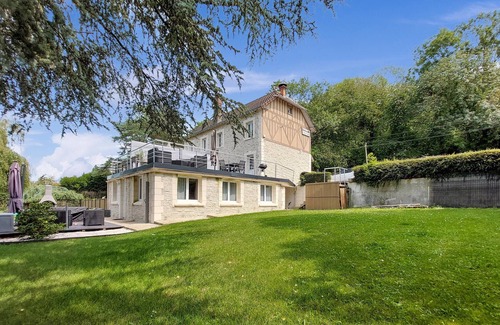 Fatouville-Grestain Apartment | Enjoy a relaxing vacation in this vacation apartment.