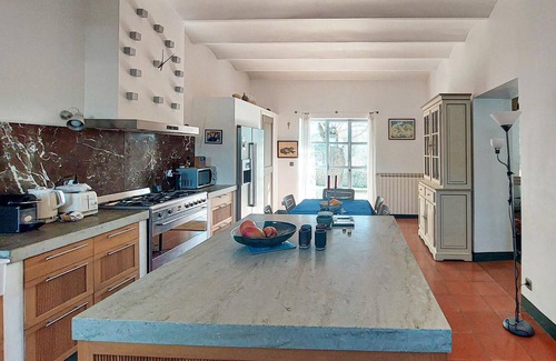 Cannes-et-Clairan House | Enjoy a relaxing vacation in this appealing vacation home.