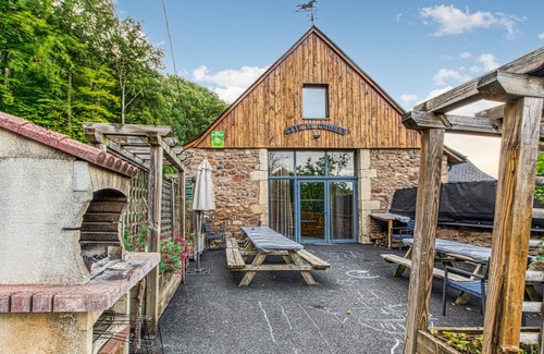 Saint-Come-d'Olt House | Enjoy a relaxing vacation in fantastic nature in this exceedingly spacious vacation home.