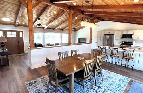 Templeton House | Enjoy a relaxing getaway in Wine Country!