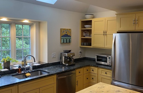 South Chatham House | Enjoy a relaxing retreat. Easy access: Beaches, Bike Path, & Great restaurants.