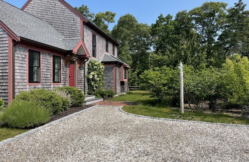 South Chatham House | Enjoy a relaxing retreat. Easy access: Beaches, Bike Path, & Great restaurants.