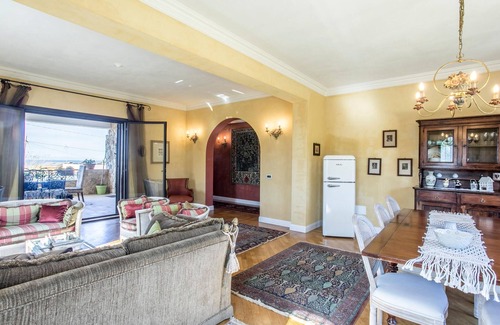 Brucoli House | Enjoy a relaxing vacation in this beautiful semi-detached house with sea view.