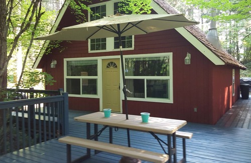 Hoodsport Cabin | Enjoy a Relaxing Weekend in the Woods at Shady Maple Cottage🌲🍂🍁