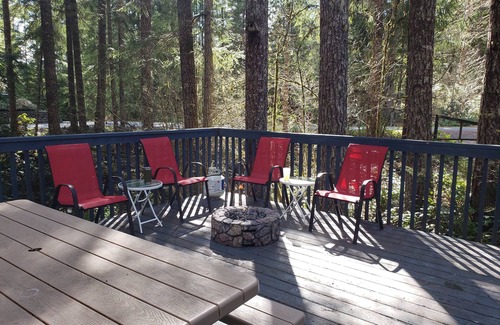 Hoodsport Cabin | Enjoy a Relaxing Weekend in the Woods at Shady Maple Cottage🌲🍂🍁