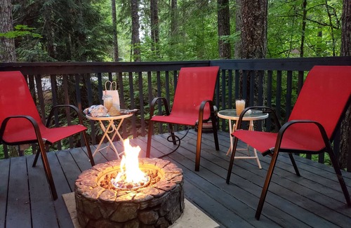 Hoodsport Cabin | Enjoy a Relaxing Weekend in the Woods at Shady Maple Cottage🌲🍂🍁