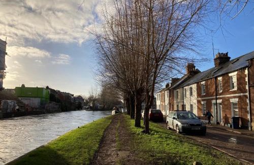 Oxford House | Enjoy a riverside stay in city of dreaming spires