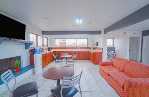 Kingsville Hotel | Enjoy A Room With Pets Welcome Near LE Ramey Golf Course And Baffin Bay