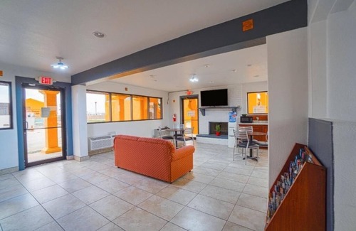 Kingsville Hotel | Enjoy A Room With Pets Welcome Near LE Ramey Golf Course And Baffin Bay