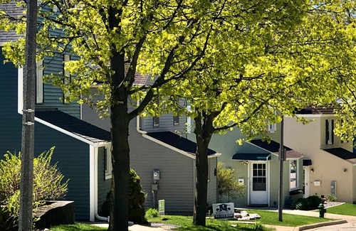 Greendale House | Enjoy a stay in Greendale, WI a National Historic Landmark!