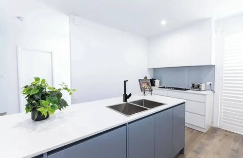 Wagga Wagga Apartment | Enjoy a stylish city escape in this brand new townhouse in the Wagga CBD!
