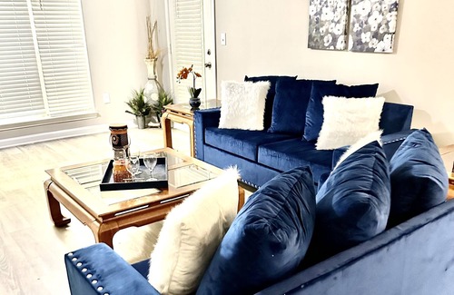 Sandy Springs Condo | Enjoy a stylish experience at this centrally-located place.