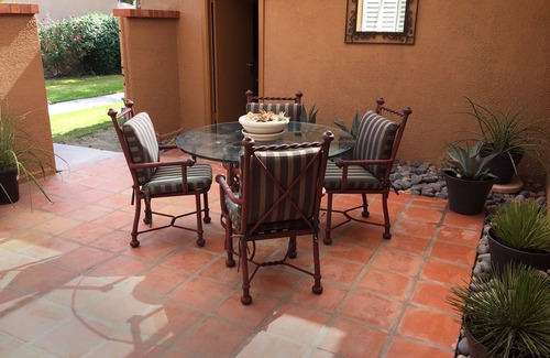 Rancho Mirage Condo | Enjoy a true desert oasis. Golf, tennis, clubhouse and pools in gated community