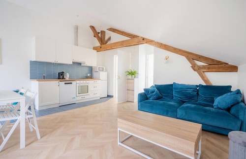 Esbly Apartment | Enjoy a wonderful vacation in this modern vacation apartment.