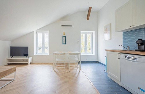 Esbly Apartment | Enjoy a wonderful vacation in this modern vacation apartment.