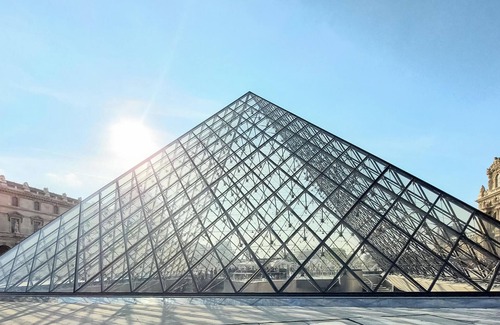 Esbly Apartment | Enjoy a wonderful vacation in this modern vacation apartment.