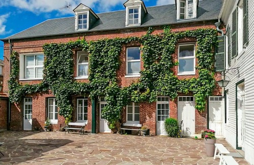 Eu Apartment | Enjoy a wonderful vacation in this centrally located apartment!