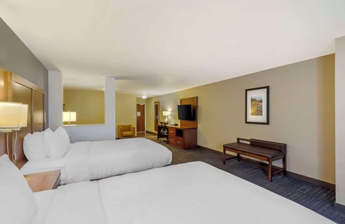 Loveland Hotel | Enjoy Adventure at 4 Family-Friendly Suites Near Chapungu Sculpture Park