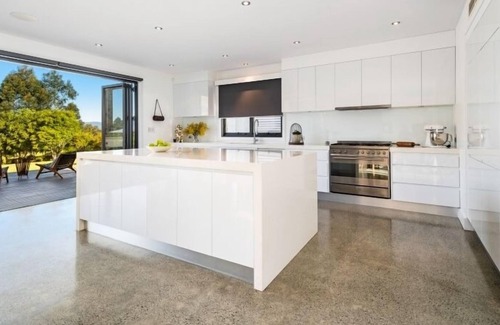 Barrengarry House | Enjoy all this stunning architect design modern home has to offer