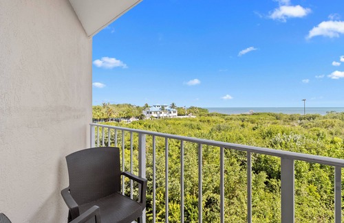 Tavernier Apartment | Enjoy Amazing Views in our 4 Spacious Units, Heated Pool, Fully-Equipped Kitchen