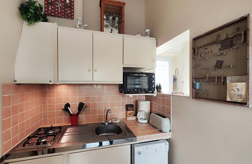 Nissan-lez-Enserune House | Enjoy an unforgettable vacation in this inviting vacation home with pool access!