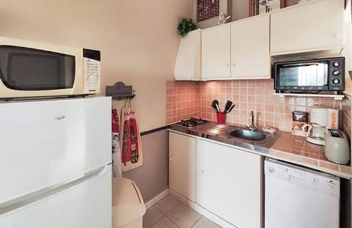 Nissan-lez-Enserune House | Enjoy an unforgettable vacation in this inviting vacation home with pool access!