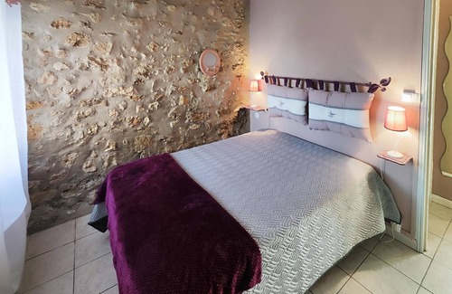 Nissan-lez-Enserune House | Enjoy an unforgettable vacation in this inviting vacation home with pool access!