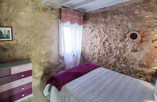 Nissan-lez-Enserune House | Enjoy an unforgettable vacation in this inviting vacation home with pool access!