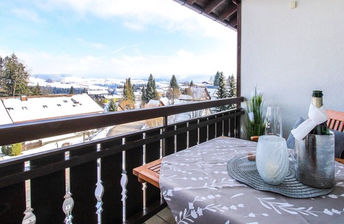 Irsengund Apartment | Enjoy an unforgettable vacation in the Allgäu with mountain views.