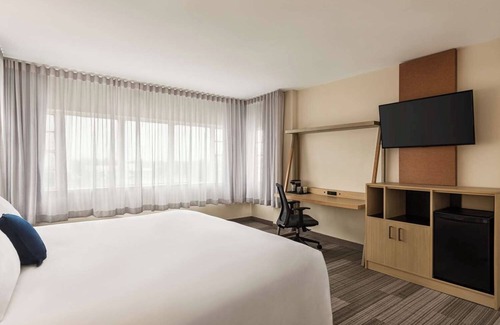 Mid Beach Hotel | Enjoy Beachfront Room with Outdoor Pool Close to Miami Beach Boardwalk