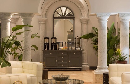 Mid Beach Hotel | Enjoy Beachfront Room with Outdoor Pool Close to Miami Beach Boardwalk
