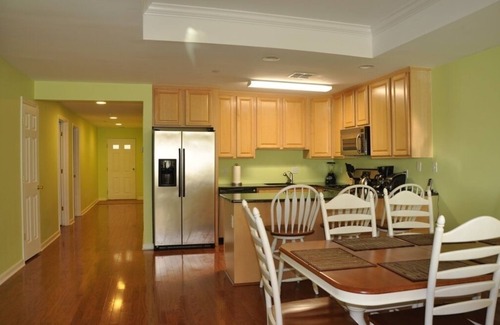Wildwood Condo | Enjoy beautiful bay sunsets in this Marina Bay rental