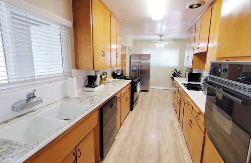 Riverside House | Enjoy Beautiful Cozy 3bd/2br/above ground pool Home in Riverside