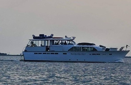 Harsens Island Boat Rental | Enjoy beautiful Harsens Island on your own private yacht.