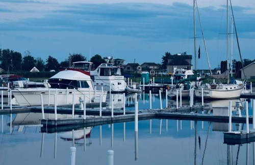 Harsens Island Boat Rental | Enjoy beautiful Harsens Island on your own private yacht.