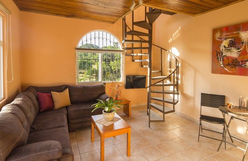 Ciudad Colon House | Enjoy beautiful weather in a wonderful space. Perfect for digital nomads