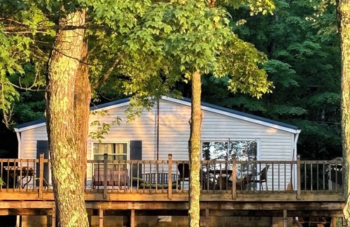 Crandon Cottage | Enjoy Bishop Lake ice fishing along snowmobile trails and garage your sled!