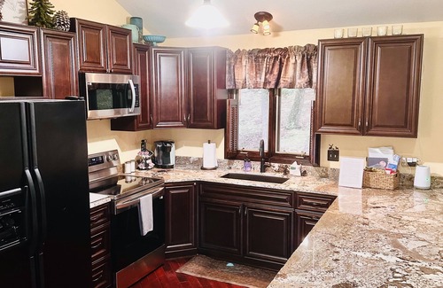 Woodland Park House | Enjoy Colorado with soaring pines, wildlife & 6 seat hot tub.