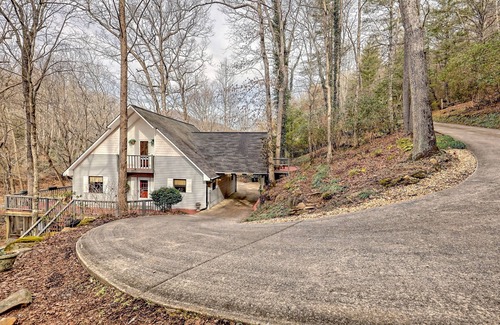 Hiawassee Cottage | ENJOY! Compass Cottage 1 on Fodder Creek near Brasstown Bald Hiawassee, GA