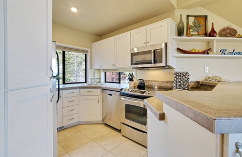Century West Condo | Enjoy Deschutes River Views from Beautiful 3-Bedroom Mt. Bachelor Village Condo