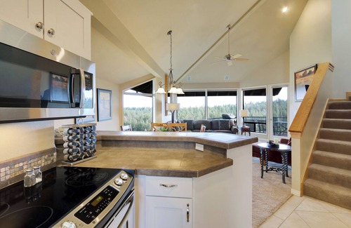 Century West Condo | Enjoy Deschutes River Views from Beautiful 3-Bedroom Mt. Bachelor Village Condo