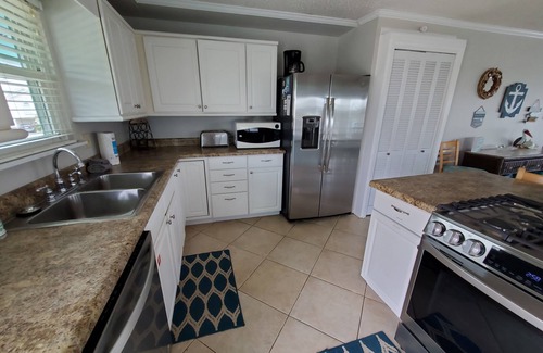 Gulf Shores Cottage | Enjoy easy Beach access from "Bonnie Dune" our cottage on Little Lagoon!