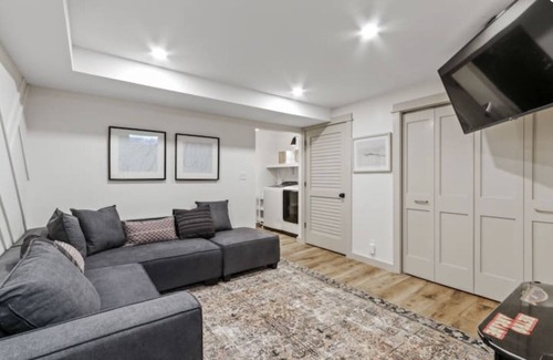 Country Club Estates House | Enjoy everything Lake Geneva has to offer in gorgeously remodeled Fontana home!