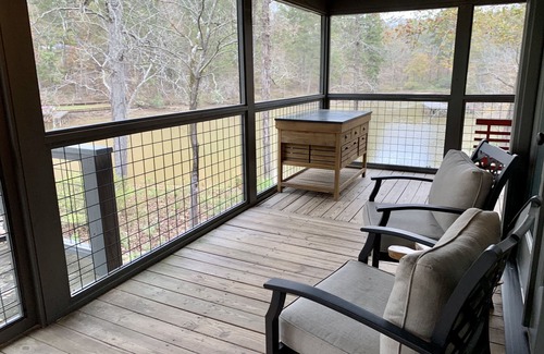 Milledgeville Cottage | Enjoy EZ Livin' on the waters of Lake Sinclair!