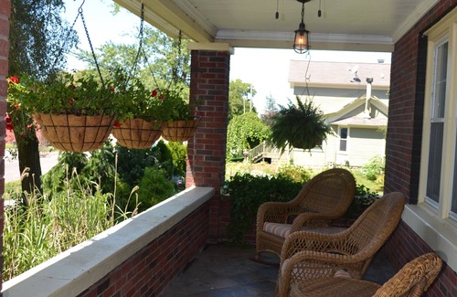 New Buffalo House | Enjoy fall and ND football games at the Barton Street Bungalow Great location