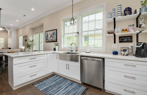 North Chattanooga House | Enjoy Fall Colors in Historic Northshore! Walk to TN River; Mtn Views, Porch Swing - Chattanooga